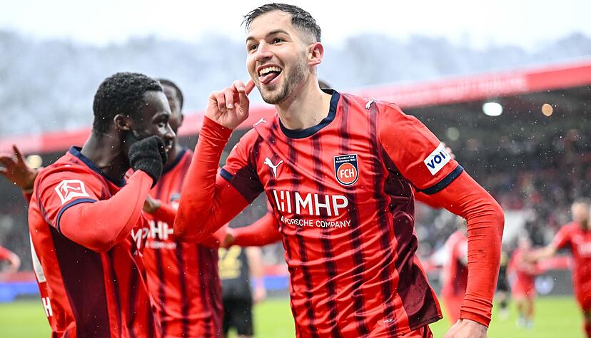 Marvin Pieringer brachte mit seinem Traumtor auch seine Mitspieler zum Staunen. Marvin Pieringer brachte mit seinem Traumtor auch seine Mitspieler zum Staunen.