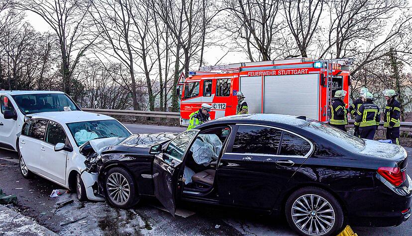 Der Unfall ereignete sich im Stuttgarter Stadtteil Hedelfingen. Der Unfall ereignete sich im Stuttgarter Stadtteil Hedelfingen.