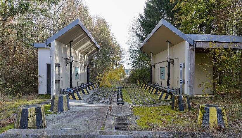 Reste der Bundeswehr in einer ehemaligen Kaserne. (Foto-Produktion)