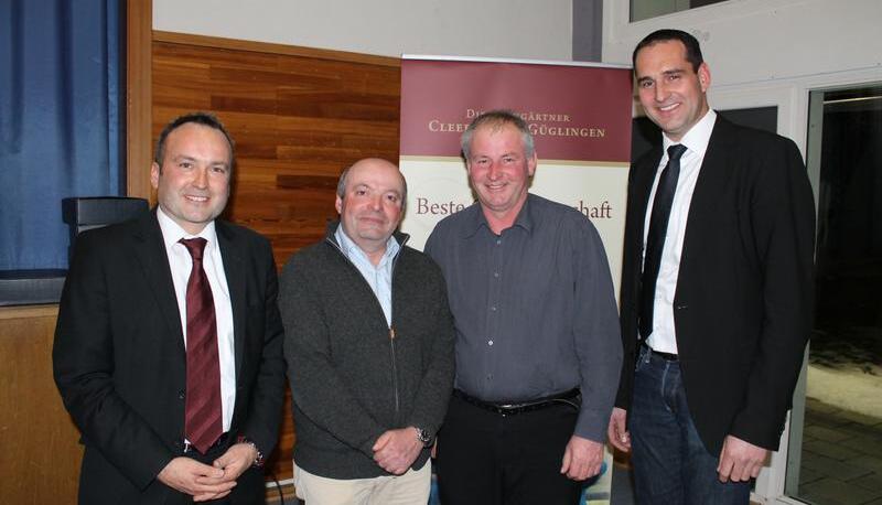 Der wiedergew&auml;hlte Vorstandsvorsitzende Thomas Beyl (rechts) mit (von links) Gesch&auml;ftsf&uuml;hrer Axel Gerst und den ausgeschiedenen Aufsichtsr&auml;ten Martin B&auml;zner und Rolf Seyb.
Foto: Thomas Dorn