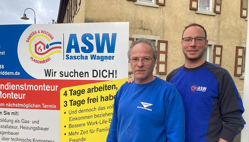 F&uuml;hren den Fachbetrieb f&uuml;r Heizung, Sanit&auml;r und Flaschnerarbeiten: Friedrich Schmitt (links) und Sascha Wagner. Foto: Simon Gajer