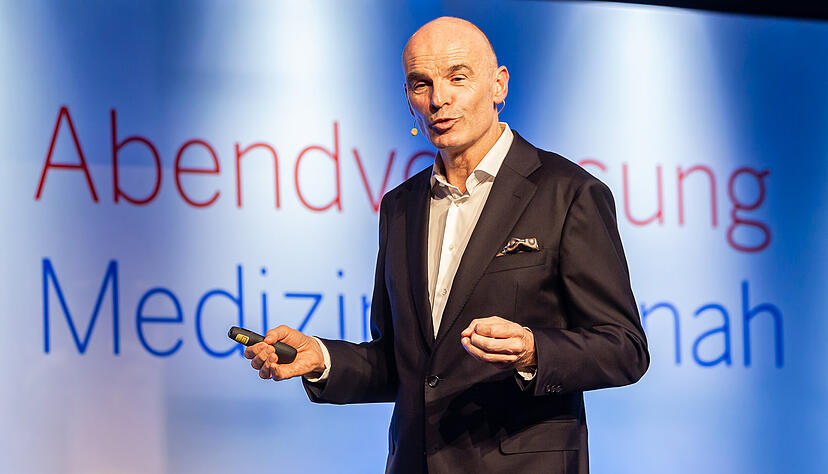 &Uuml;ber personalisierte Medizin in der Behandlung von Krebserkrankungen sprach Uwe Martens bei der beliebten Abendvorlesung im vergangenen Jahr.