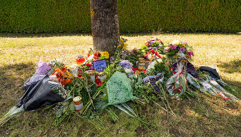 Trauerbekundungen in Ingolstadt, nachdem im August 2022 in einem Auto die Leiche einer jungen Frau aus Eppingen entdeckt worden war.