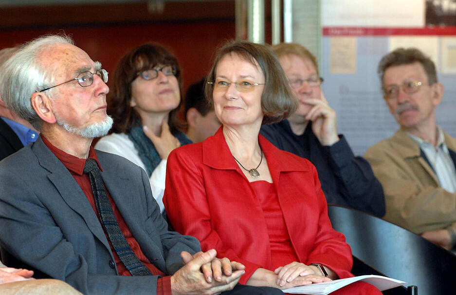 Wahlkampfauftakt zur Europawahl 2009. Die SPD-Spitzenkandidatin Evelyne Gebhardt und Ex-Bundesminister Erhard Eppler zeigen sich zuversichtlich.  Foto: HSt-Archiv