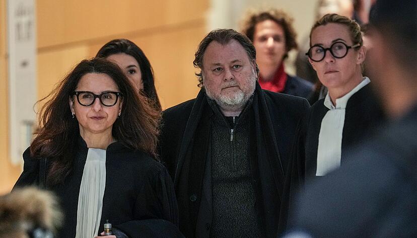 Regisseur Christophe Ruggia wurde zu vier Jahren Haft verurteilt. Das Gericht setzte zwei Jahre der Strafe auf Bew&auml;hrung aus, die restliche Zeit darf Ruggia unter elektronischer &Uuml;berwachung zu Hause verbringen.