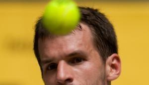 Philipp Petzschner fixiert konzentriert den Ball.