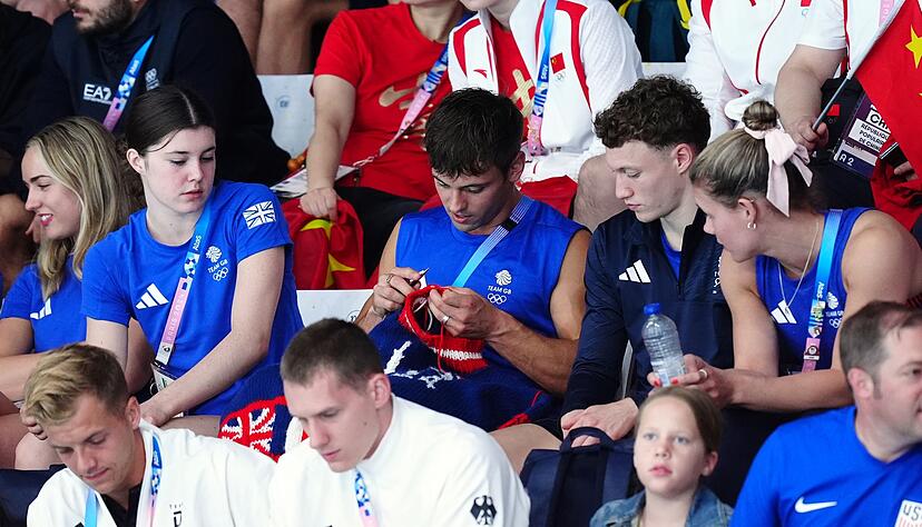 Thomas Daley strickt - und springt zwei Tage sp&auml;ter zu Silber.