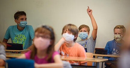 In den ersten beiden Schulwochen besteht im neuen Schuljahr Maskenpflicht. Foto: dpa