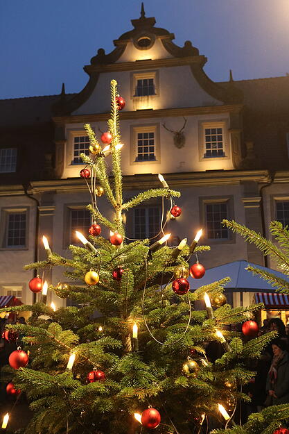 Der Weihnachtsmarkt des Wald- und Schlosshotels Friedrichsruhe besticht durch seine einmalige Atmosphäre. Der Weihnachtsmarkt des Wald- und Schlosshotels Friedrichsruhe besticht durch seine einmalige Atmosphäre.