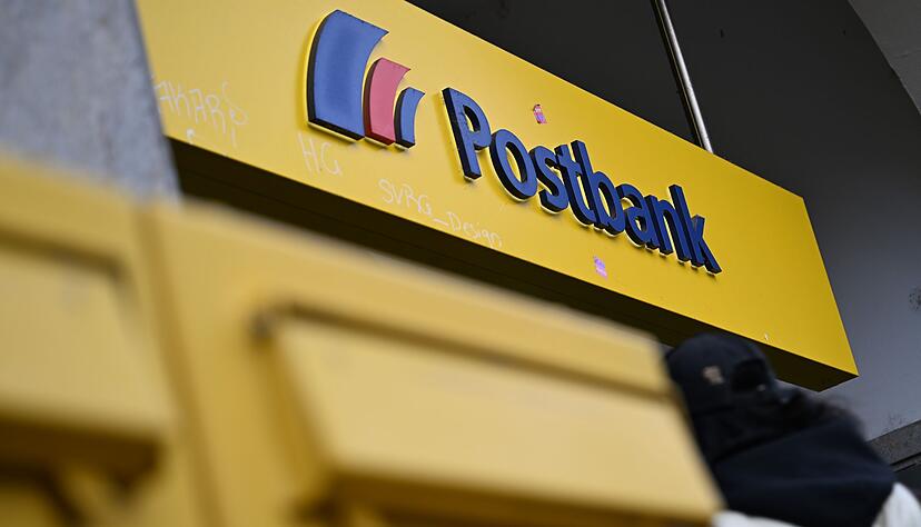 Geld holen trotz Warnstreik: Die Selbstbedienungsbereiche der Postbank sollen bundesweit ge&ouml;ffnet bleiben.