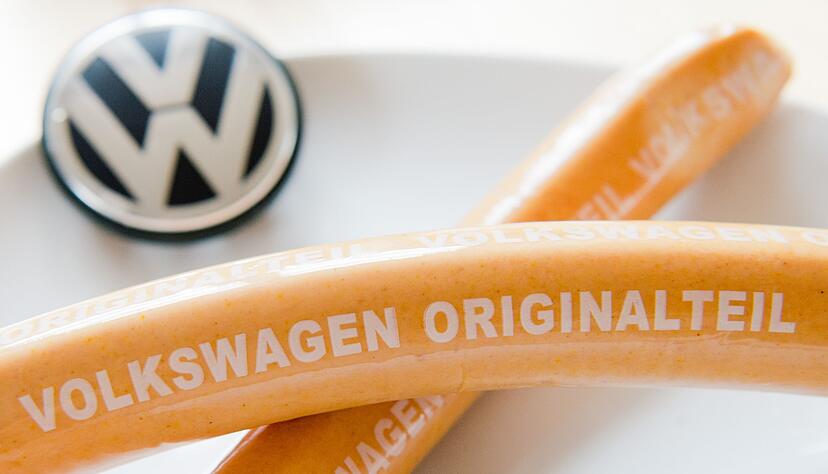 Im Wolfsburger Vorstandshochhaus steht die VW-Currywurst bald wieder auf dem Speiseplan.