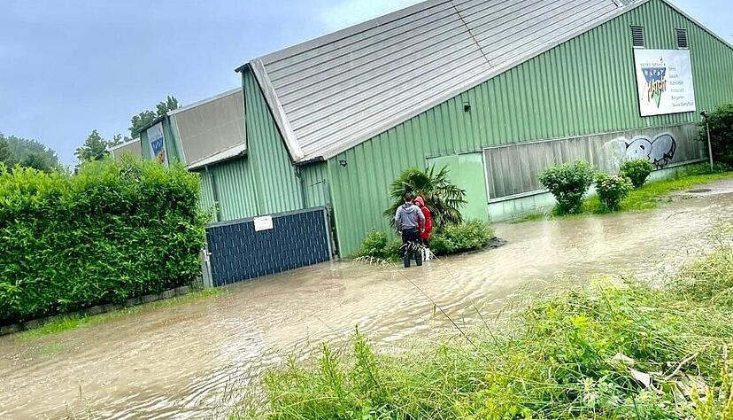 Das Lokal Happy Match ist stark vom Hochwasser betroffen. Das Lokal Happy Match ist stark vom Hochwasser betroffen.