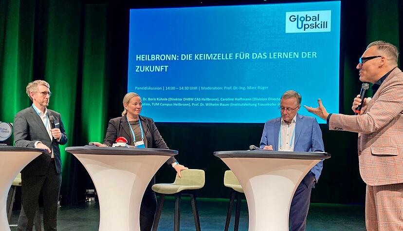 Heilbronn soll Leuchtturm beim Thema Weiterbildung sein: Boris Kühnle (Direktor DHBW CAS), Caroline Hoffmann (TUM ), Wilhelm Bauer (Leiter Fraunhofer IAO) und Moderator Marc Rüger (Leiter Fraunhofer IRB) bei der Podiumsdiskussion. Heilbronn soll Leuchtturm beim Thema Weiterbildung sein: Boris Kühnle (Direktor DHBW CAS), Caroline Hoffmann (TUM ), Wilhelm Bauer (Leiter Fraunhofer IAO) und Moderator Marc Rüger (Leiter Fraunhofer IRB) bei der Podiumsdiskussion.
