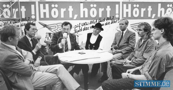 Messestammtisch bei  der Unterland-Schau 1988. Ausbildungsfragen werden diskutiert:  Heilbronner Stimme-Lokalchef Siegfried Schilling, IHK-Geschäftsführer Harald Augenstein, Radio Regional-Programmchef Steffan Raffai (von links).
