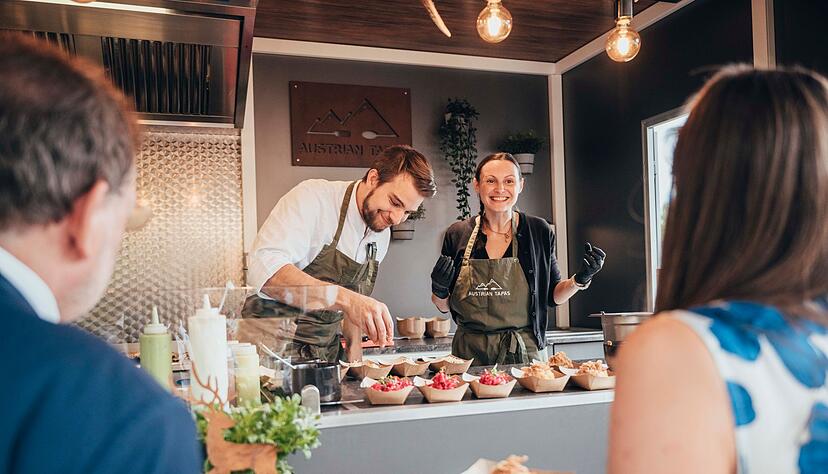 Das Tolle an Tapas? Da sie in kleinen Häppchen daherkommen, kann man viel Unterschiedliches probieren - so auch am Foodtruck von «Austrian Tapas». Das Tolle an Tapas? Da sie in kleinen Häppchen daherkommen, kann man viel Unterschiedliches probieren - so auch am Foodtruck von «Austrian Tapas».