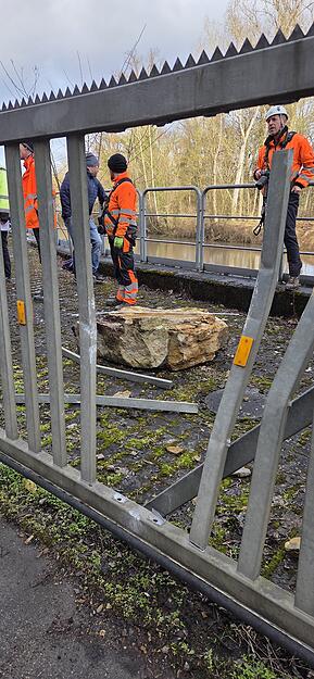 Wegen des Felsabgangs ist der Neckartalradweg bei Lauffen gesperrt.