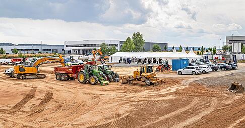 Die Grundsteinlegung für das neue Zollzentrum im Gewerbegebiet Tiefental markiert einen Meilenstein für die Stadt. Die Grundsteinlegung für das neue Zollzentrum im Gewerbegebiet Tiefental markiert einen Meilenstein für die Stadt.