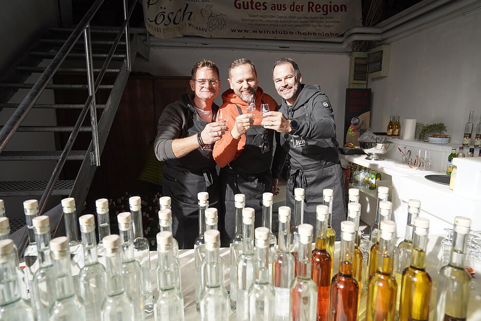Besucher können beim Tag der offenen Brennerei zahlreiche Schnäpse und Liköre probieren. Besucher können beim Tag der offenen Brennerei zahlreiche Schnäpse und Liköre probieren.
