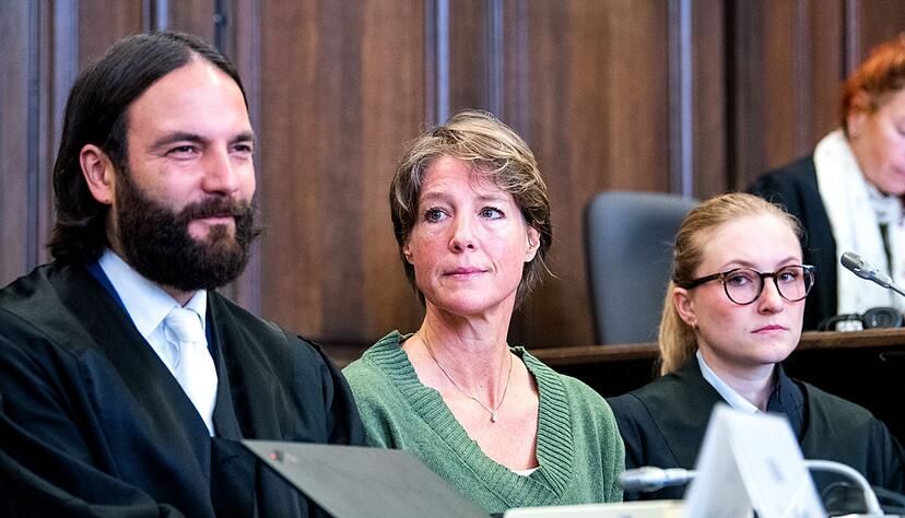 Christina Block bittet das Gericht, ihre Tochter nicht in öffentlicher Sitzung anzuhören. Christina Block bittet das Gericht, ihre Tochter nicht in öffentlicher Sitzung anzuhören.