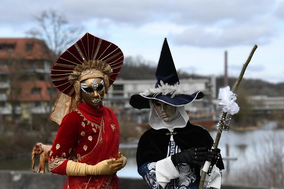 Dort hat die Nachbildung des prunkvollen venezianischen Karnevals seitdem Einzug gehalten.
