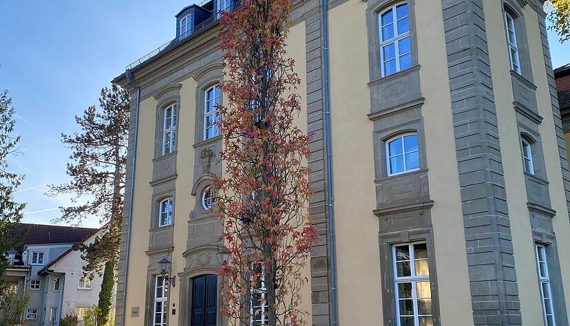 Das Hoftheater im &Ouml;hringer Hofgarten aus dem Jahr 1743, das 1787 umgestaltet wurde, wie auch beispielsweise Schloss Friedrichsruhe sind bauliche Dokumente der zunehmenden Bedeutung der Herren von Hohenlohe. Sie wurden 1450 in den Reichsgrafenstand erhoben und ab 1744 in den Reichsf&uuml;rstenstand.