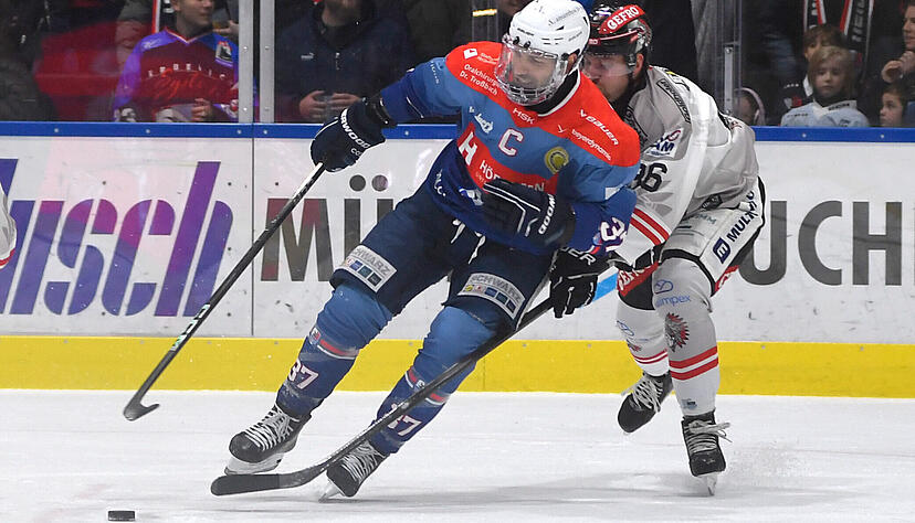 Freddy Cabana (links) ist auch mit seinen 39 Jahren ein Vorbild an Einsatz und Kampfeswillen auf dem Eis. Freddy Cabana (links) ist auch mit seinen 39 Jahren ein Vorbild an Einsatz und Kampfeswillen auf dem Eis.