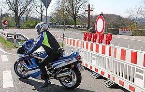 Die L&ouml;wensteiner Platte ist gesperrt, weil sie von zu vielen Motorradfahrern angesteuert wird. Gleichzeitig bot die Polizei eine Online-Sprechstunde f&uuml;r Biker.