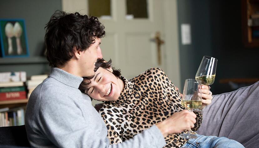 Wein-Experten haben nicht unbedingt klassische Weintrinker als Zielgruppe für alkoholfreie Weine im Blick, die großartige Weine nur ohne Alkohol suchen, sondern eine neue junge gesundheitsorientierte Zielgruppe. Wein-Experten haben nicht unbedingt klassische Weintrinker als Zielgruppe für alkoholfreie Weine im Blick, die großartige Weine nur ohne Alkohol suchen, sondern eine neue junge gesundheitsorientierte Zielgruppe.