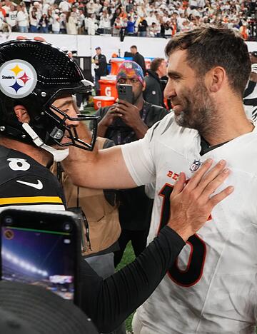 Aaron Rodgers (l.) musste Joe Flacco zum Sieg gratulieren.