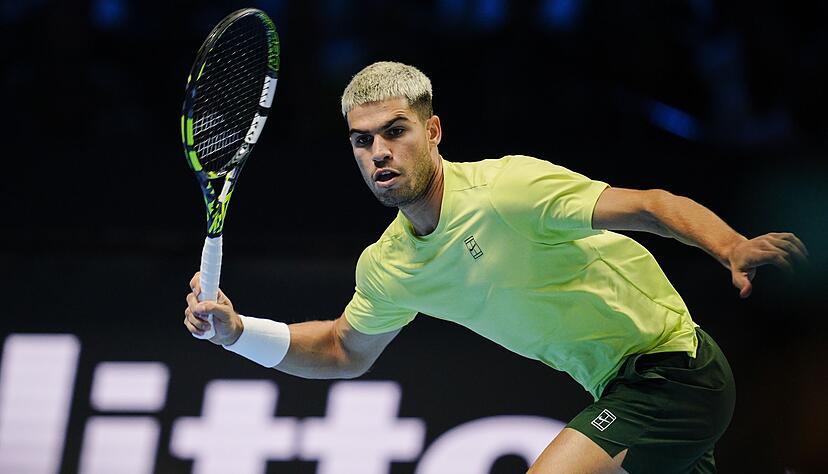 Carlos Alcaraz gewinnt sein Auftaktmatch bei den ATP Finals. Carlos Alcaraz gewinnt sein Auftaktmatch bei den ATP Finals.