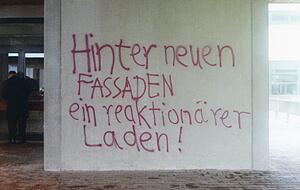 &Auml;tzende Sprayer-Aktionen gab es an vielen Schulen, so wie hier im Justinus-Kerner-Gymnasium. Foto: Stadtarchiv/Fritz Friederic