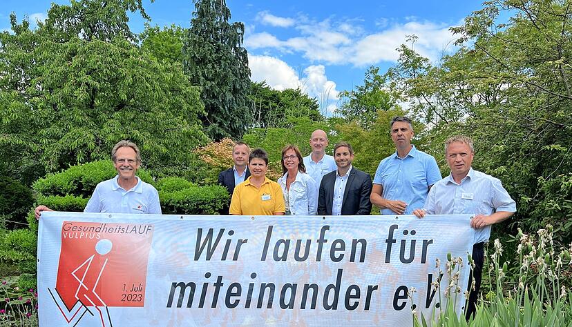 Holger Kachel, Schatzmeister des Vereins Miteinander (links), und die Verantwortlichen des Vulpiuslaufs ziehen in diesem Jahr an einem Strang.