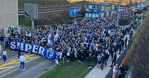Der Fanmarsch des FC Porto zum Spiel in der MHP-Arena gegen den VfB Stuttgart verlief friedlich.
