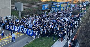 Der Fanmarsch des FC Porto zum Spiel in der MHP-Arena gegen den VfB Stuttgart verlief friedlich.