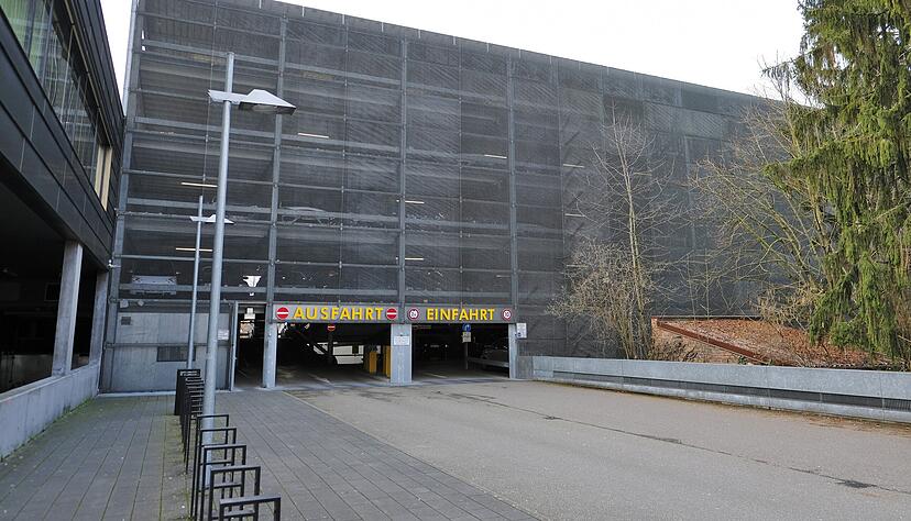 Das Ballei-Parkhaus soll eigentlich auch den VHS-Besuchern zur Verfügung stehen, oft blockieren aber Dauerparker die Fläche.
Foto: Dennis Mugler