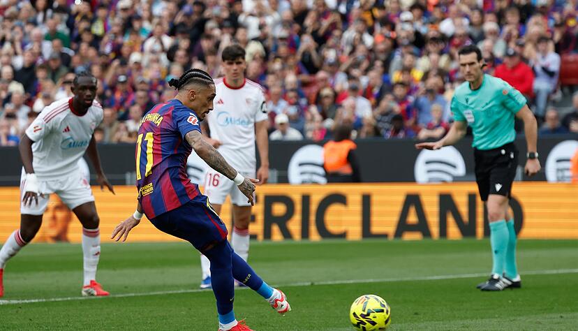 Mit zwei verwandelten Elfmetern brachte Raphinha den FC Barcelona auf Siegkurs.