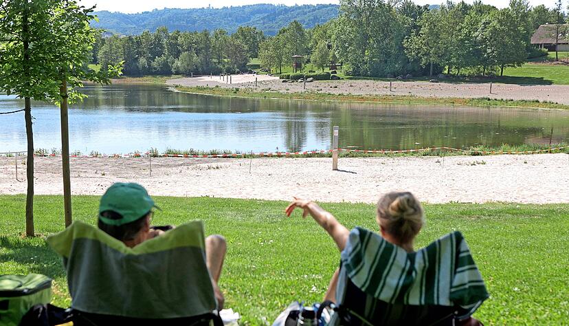 Das Wasser reicht noch nicht an die Badestrände und die Uferbereiche. Erholungssuchende müssen sich noch gedulden, ehe der See wieder freigegeben wird.
Foto: Seidel Das Wasser reicht noch nicht an die Badestrände und die Uferbereiche. Erholungssuchende müssen sich noch gedulden, ehe der See wieder freigegeben wird.
Foto: Seidel