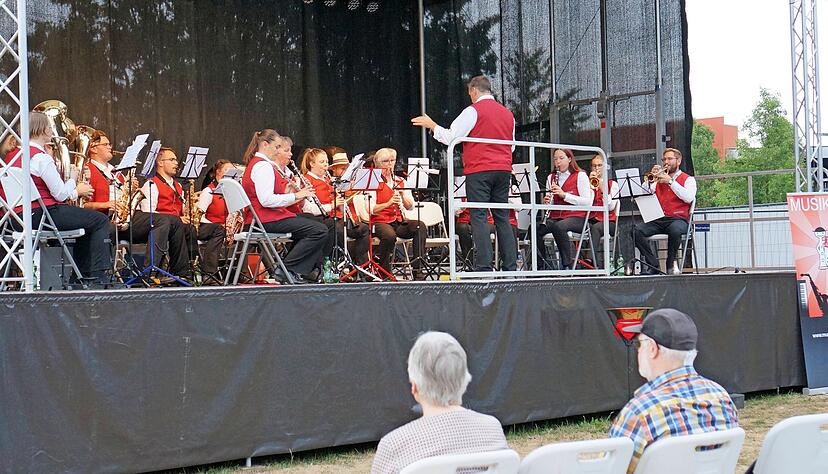 Der TSG-Musikzug Öhringen (im Bild), die Stadtkapelle Öhringen und der Musikverein Ohrnberg gestalteten gemeinsam das Benefizkonzert auf der Allmand.
Foto: Piorr
