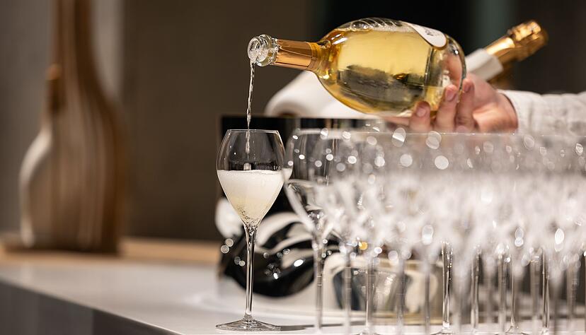 Die Champagner-Korken knallen seltener in Deutschland. (Symbolbild)