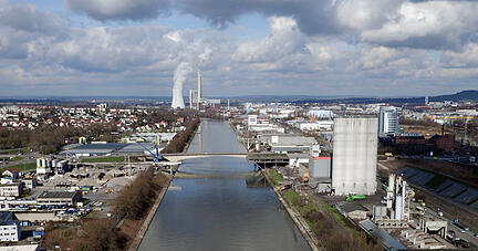 Der Neckar im Heilbronner Industriegebiet. Foto: Manuel Maier