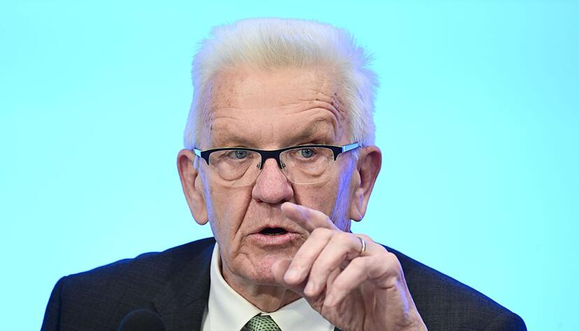 Winfried Kretschmann (Bündnis 90/Die Grünen), Ministerpräsident von Baden-Württemberg, spricht bei einem Termin.