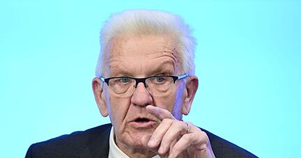 Winfried Kretschmann (Bündnis 90/Die Grünen), Ministerpräsident von Baden-Württemberg, spricht bei einem Termin.