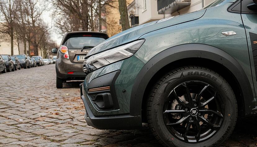 Langsam vortasten: Nur wer sicher ist, dass er niemanden gefährdet, sollte auf die Straße fahren.