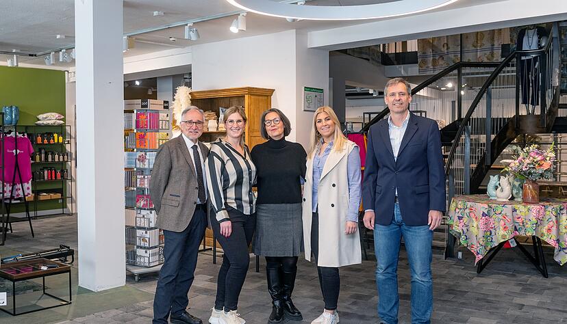 Die Macher im KAI: Karl-Josef Jochim (v.l.) Fabienne Happold, Ulla Winter, Lena Happold und Thomas Breuninger im ehemaligen Sporthaus Saemann in der Kaiserstraße. Die Macher im KAI: Karl-Josef Jochim (v.l.) Fabienne Happold, Ulla Winter, Lena Happold und Thomas Breuninger im ehemaligen Sporthaus Saemann in der Kaiserstraße.