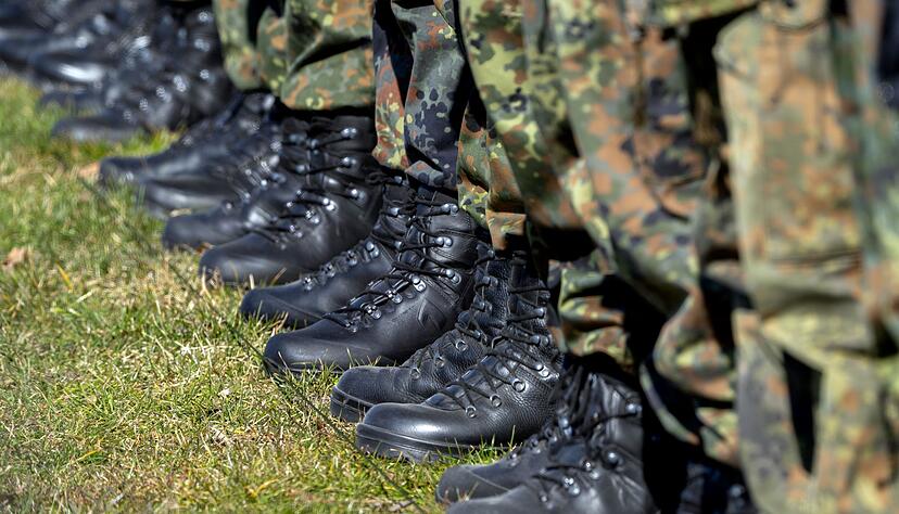 Ein von der Union vorgeschlagenes Losverfahren beim Wehrdienst sorgt für Unmut in der SPD. (Archivbild) Ein von der Union vorgeschlagenes Losverfahren beim Wehrdienst sorgt für Unmut in der SPD. (Archivbild)