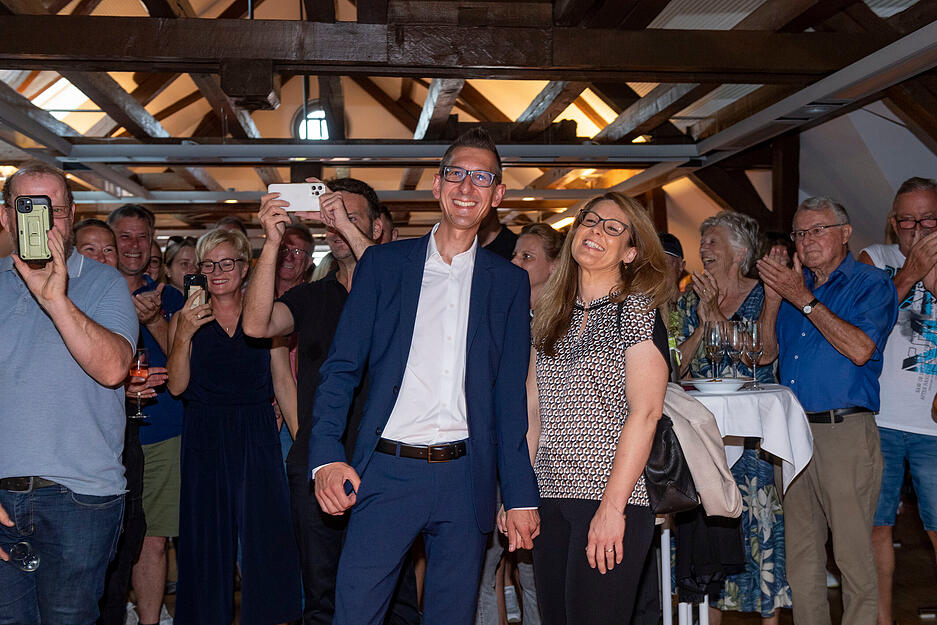 Patrick Dillig freut sich: 80,06 Prozent aller Eberstädter haben ihn zum neuen Bürgermeister gewählt. Patrick Dillig freut sich: 80,06 Prozent aller Eberstädter haben ihn zum neuen Bürgermeister gewählt.