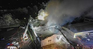 Die Brandursache ist noch v&ouml;llig unklar. (Archivbild)