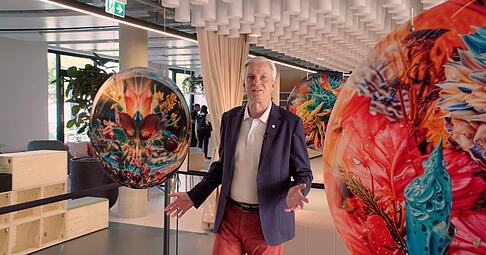 Stimme-Chefredakteur Uwe Ralf Heer durfte mit dem Stimme.tv-Team einen exklusiven Blick ins neue Ipai-Besucherzentrum werfen. Stimme-Chefredakteur Uwe Ralf Heer durfte mit dem Stimme.tv-Team einen exklusiven Blick ins neue Ipai-Besucherzentrum werfen.