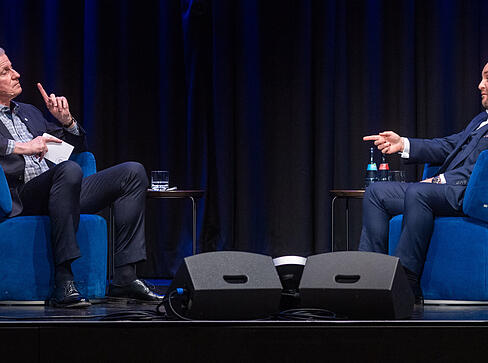 Der AfD-Spitzenkandidat Markus Frohnmaier stellt sich den Fragen des Stimme-Chefredakteur Uwe Ralf Heer.