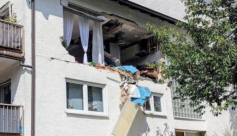 Der Mann kam mit schweren Verletzungen ins Krankenhaus. Der Mann kam mit schweren Verletzungen ins Krankenhaus.